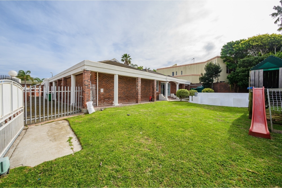5 Bedroom Property for Sale in Summerstrand Eastern Cape